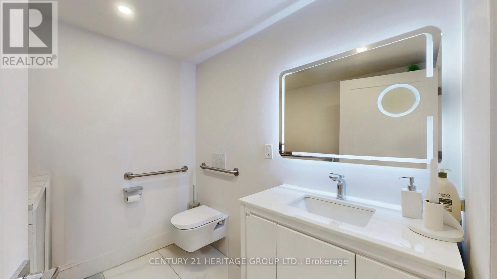 B3 - 9610 Yonge Street, Richmond Hill, Ontario  L4C 0X3 - Photo 6 - N12801808