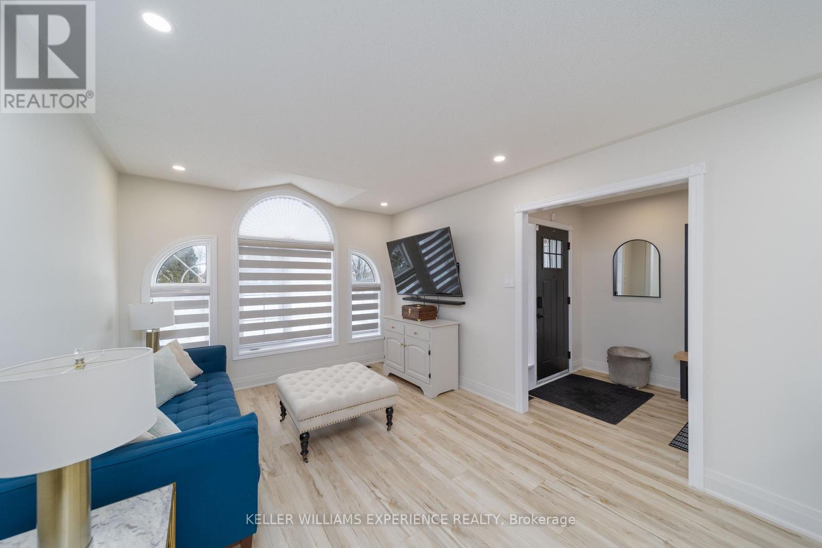 61 Silver Maple Crescent, Barrie (Holly), Ontario L4N 8S8 - Photo 5 - S12801572