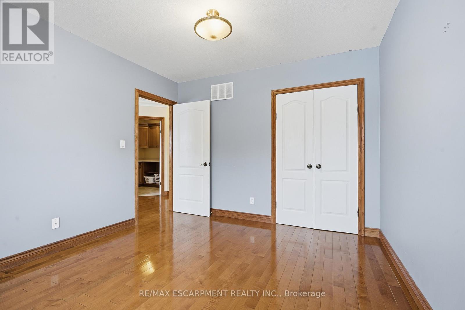 4 Lakeside Drive, Hamilton, Ontario  L8E 5C1 - Photo 26 - X12726180