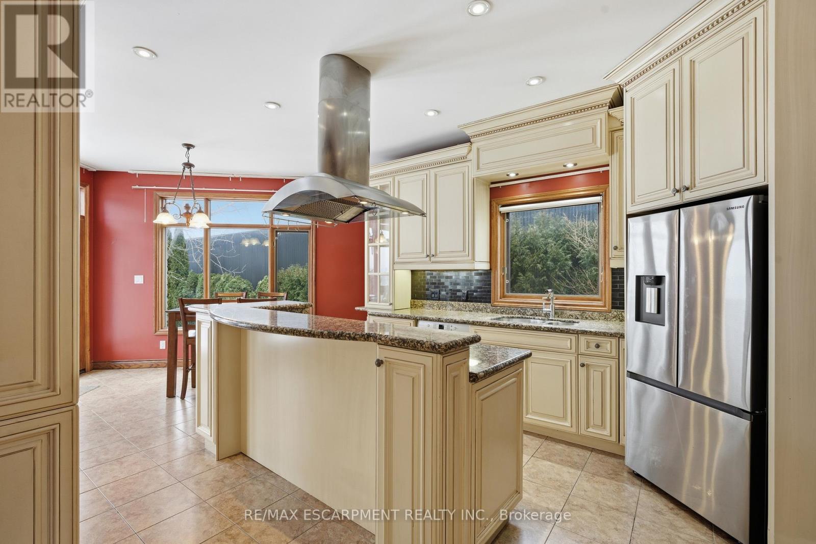 4 Lakeside Drive, Hamilton, Ontario  L8E 5C1 - Photo 9 - X12726180