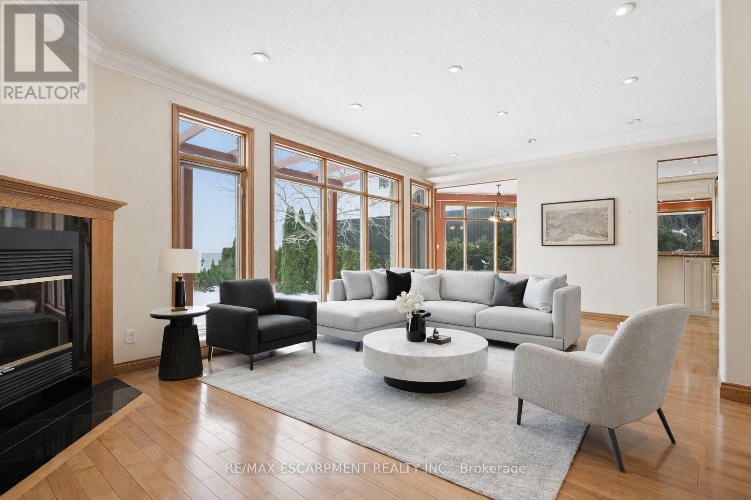 4 Lakeside Drive, Hamilton, Ontario  L8E 5C1 - Photo 7 - X12726180