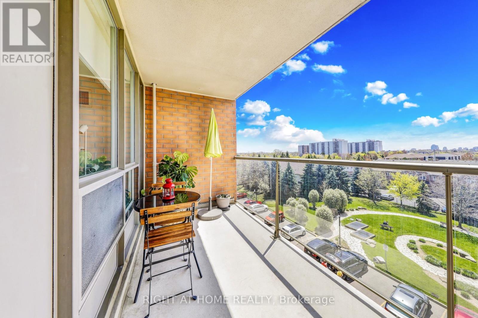 502 - 1140 Parkwest Place, Mississauga, Ontario  L5E 3K9 - Photo 2 - W12801604