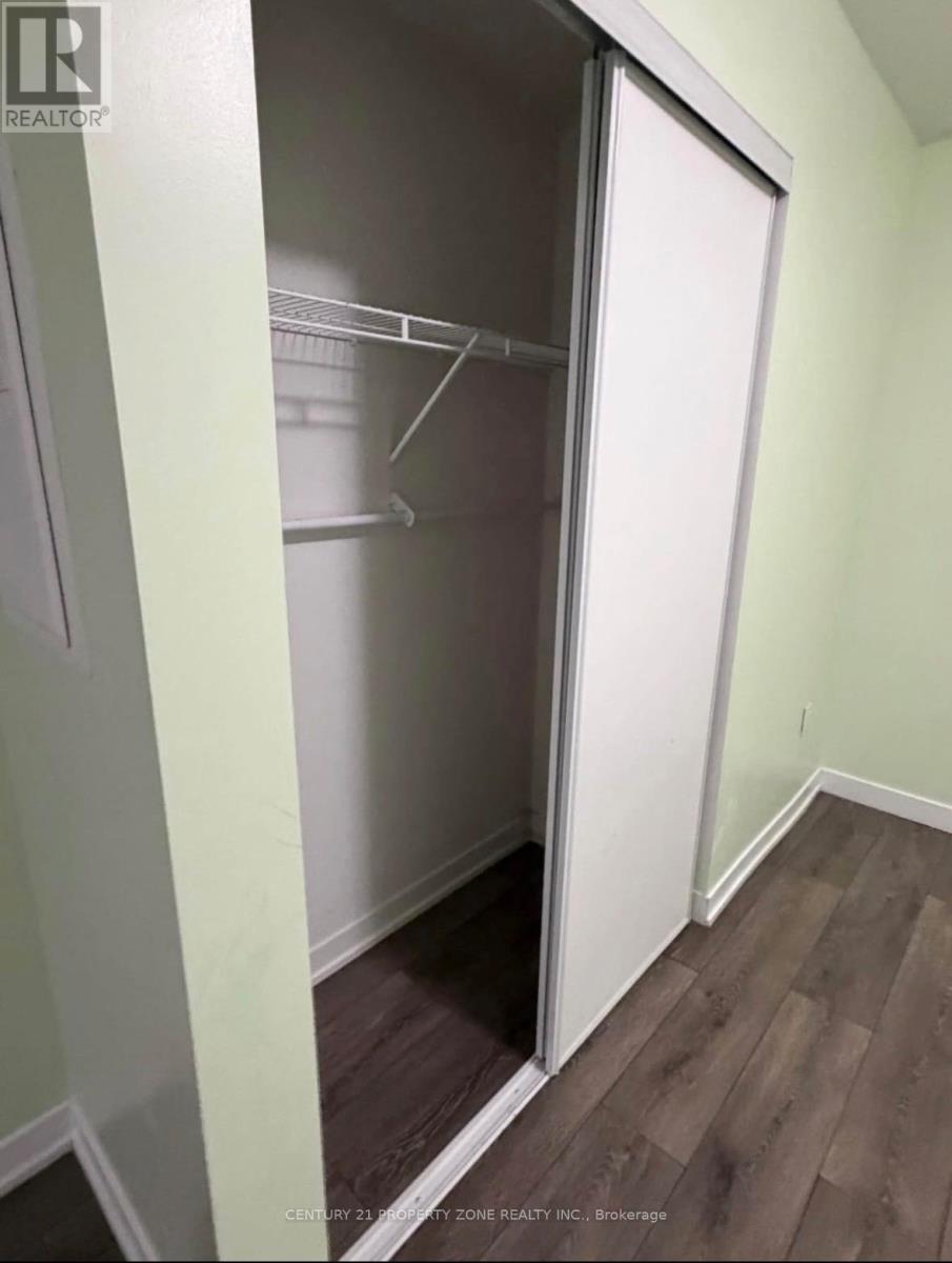 301 - 3401 Ridgeway Drive, Mississauga, Ontario  L5L 5T3 - Photo 11 - W12801648