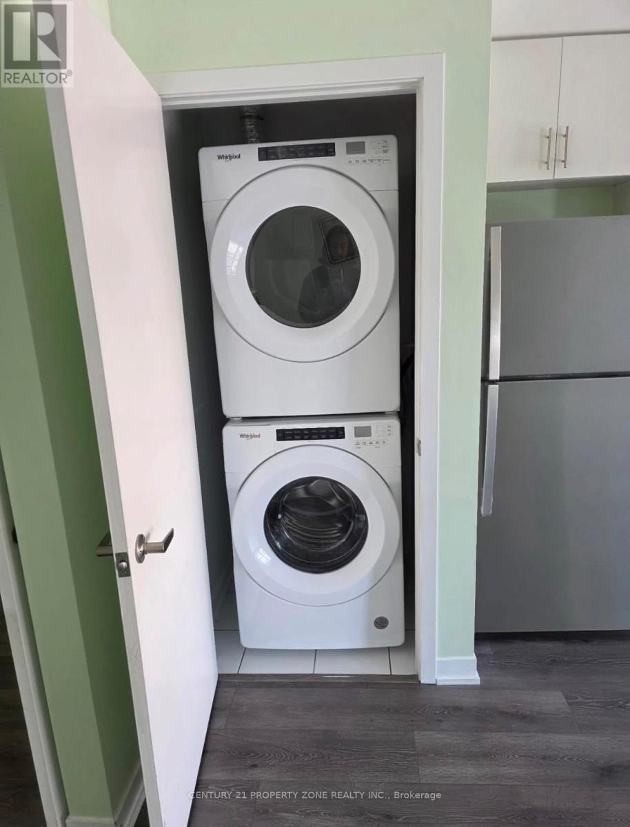 301 - 3401 Ridgeway Drive, Mississauga, Ontario  L5L 5T3 - Photo 12 - W12801648