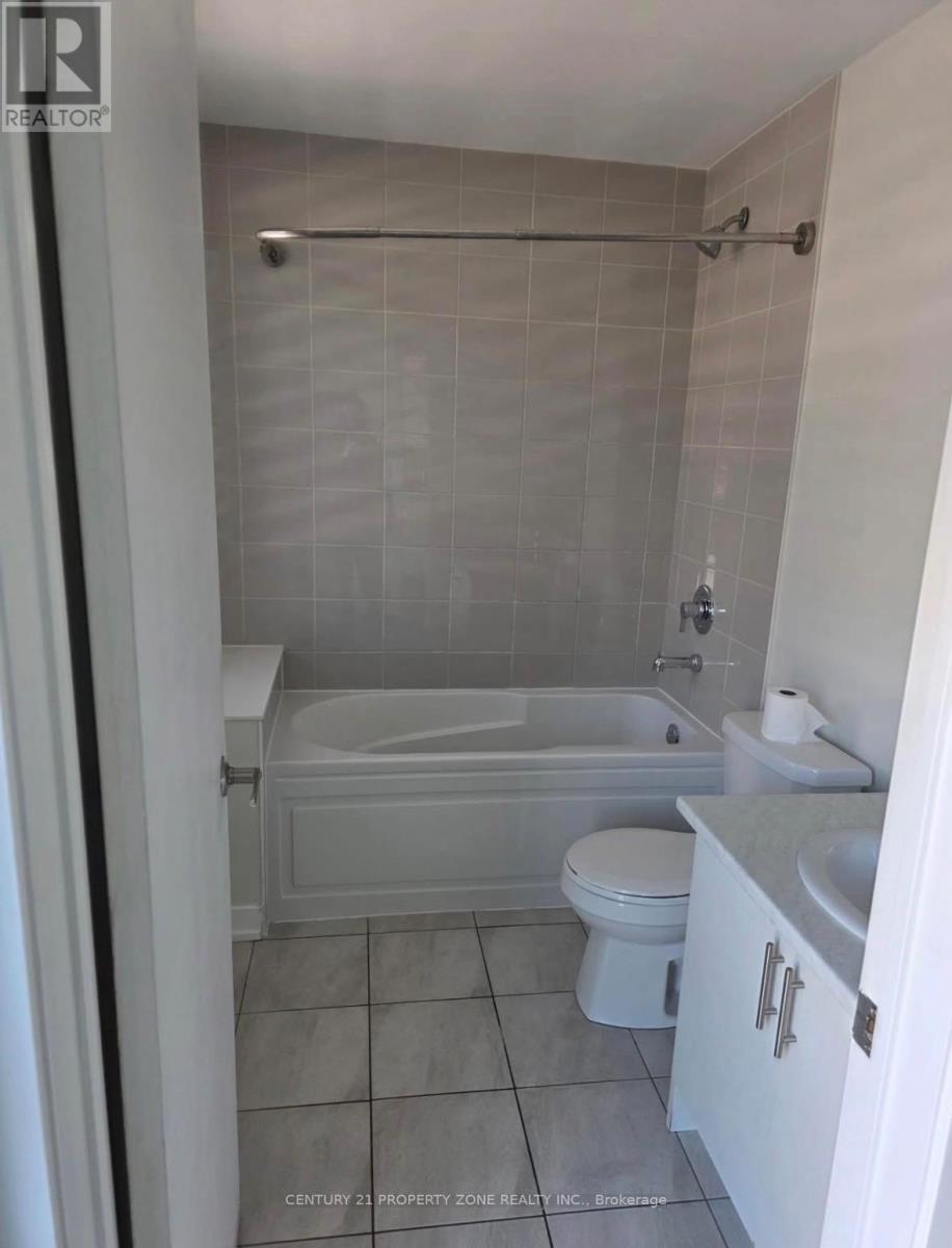 301 - 3401 Ridgeway Drive, Mississauga, Ontario  L5L 5T3 - Photo 7 - W12801648