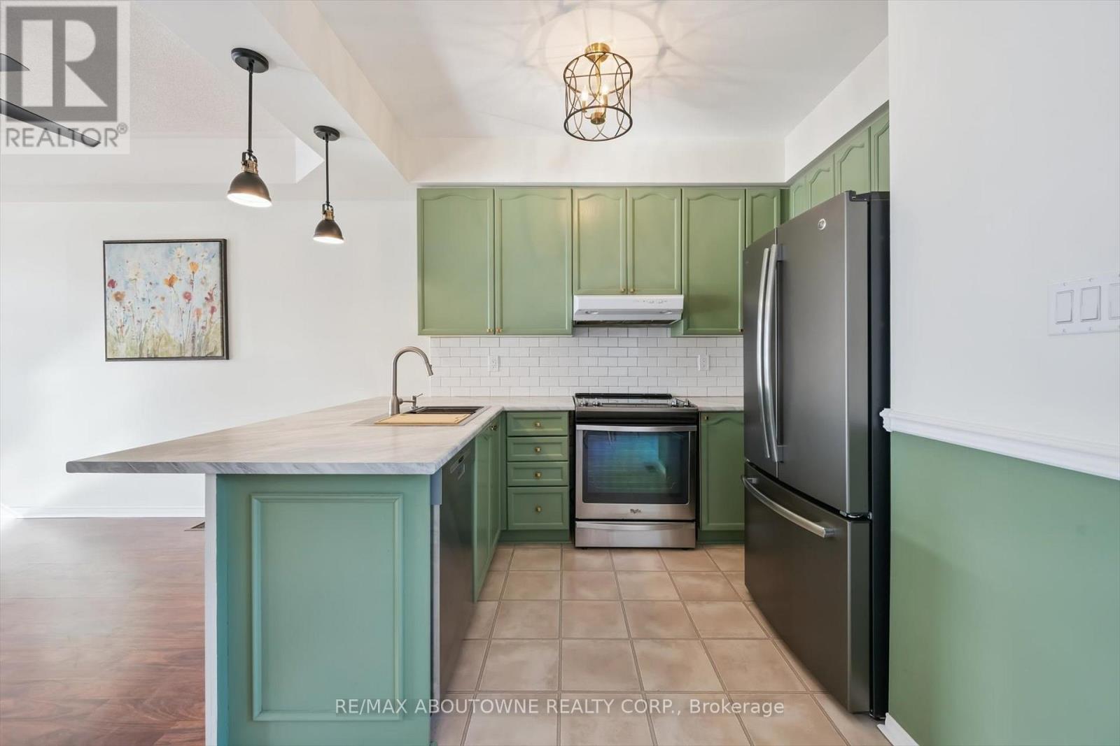 143 Glenashton Drive, Oakville, Ontario  L6H 6N2 - Photo 11 - W12801658