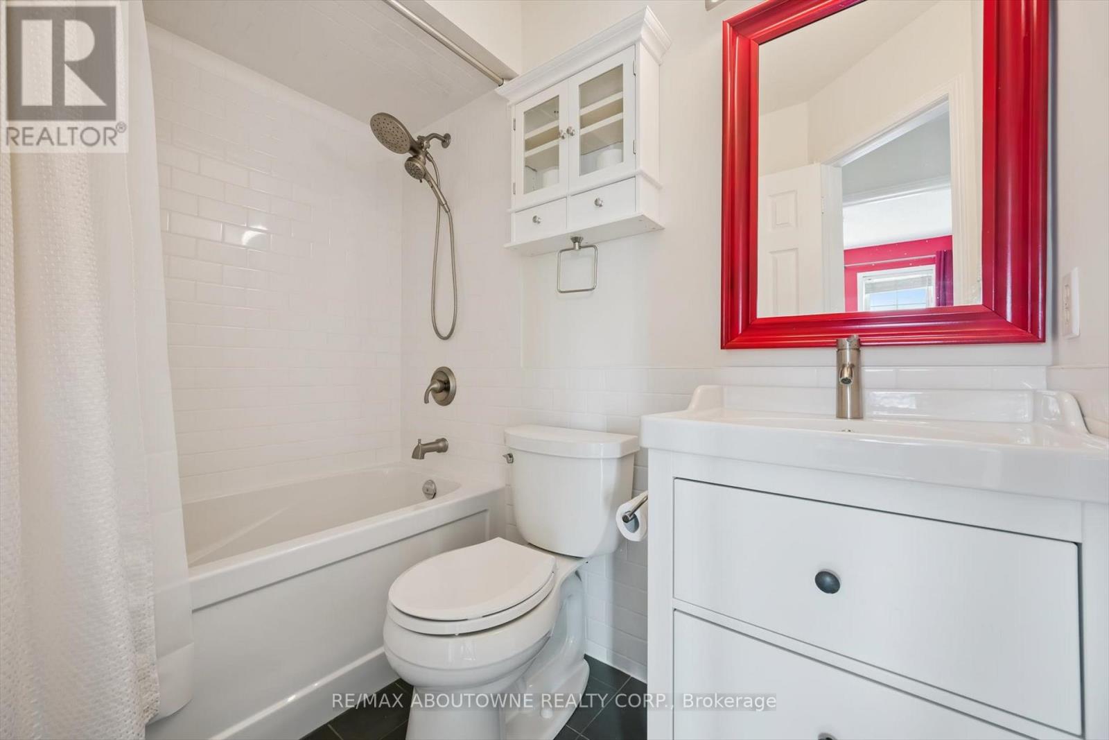 143 Glenashton Drive, Oakville, Ontario  L6H 6N2 - Photo 22 - W12801658