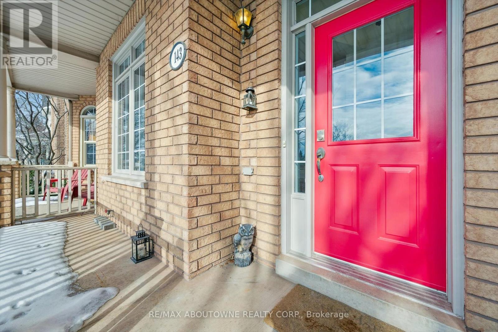 143 Glenashton Drive, Oakville, Ontario  L6H 6N2 - Photo 3 - W12801658