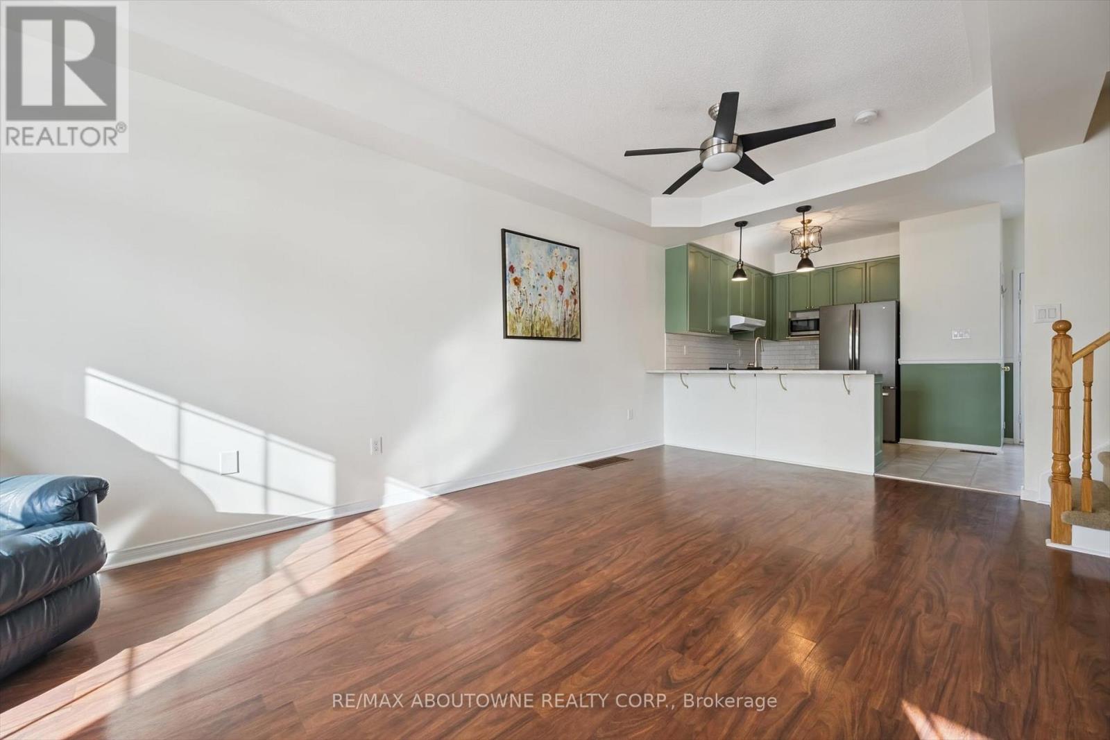 143 Glenashton Drive, Oakville, Ontario  L6H 6N2 - Photo 5 - W12801658