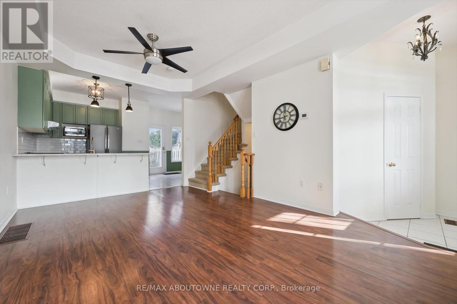 143 Glenashton Drive, Oakville, Ontario  L6H 6N2 - Photo 6 - W12801658