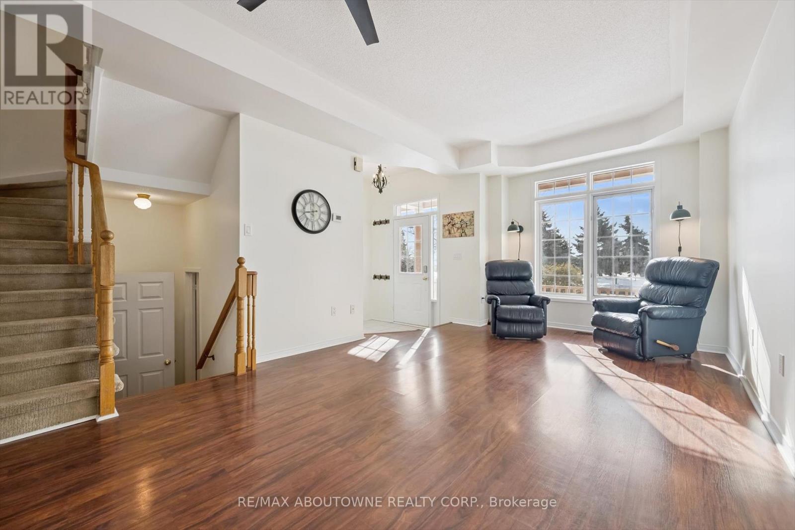 143 Glenashton Drive, Oakville, Ontario  L6H 6N2 - Photo 7 - W12801658