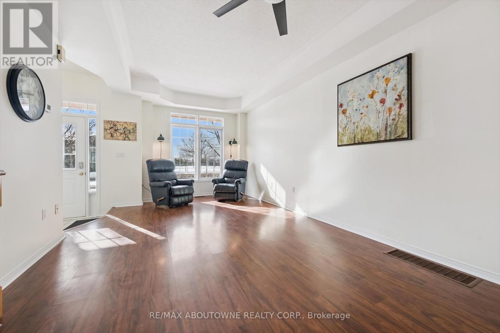 143 Glenashton Drive, Oakville, Ontario  L6H 6N2 - Photo 8 - W12801658