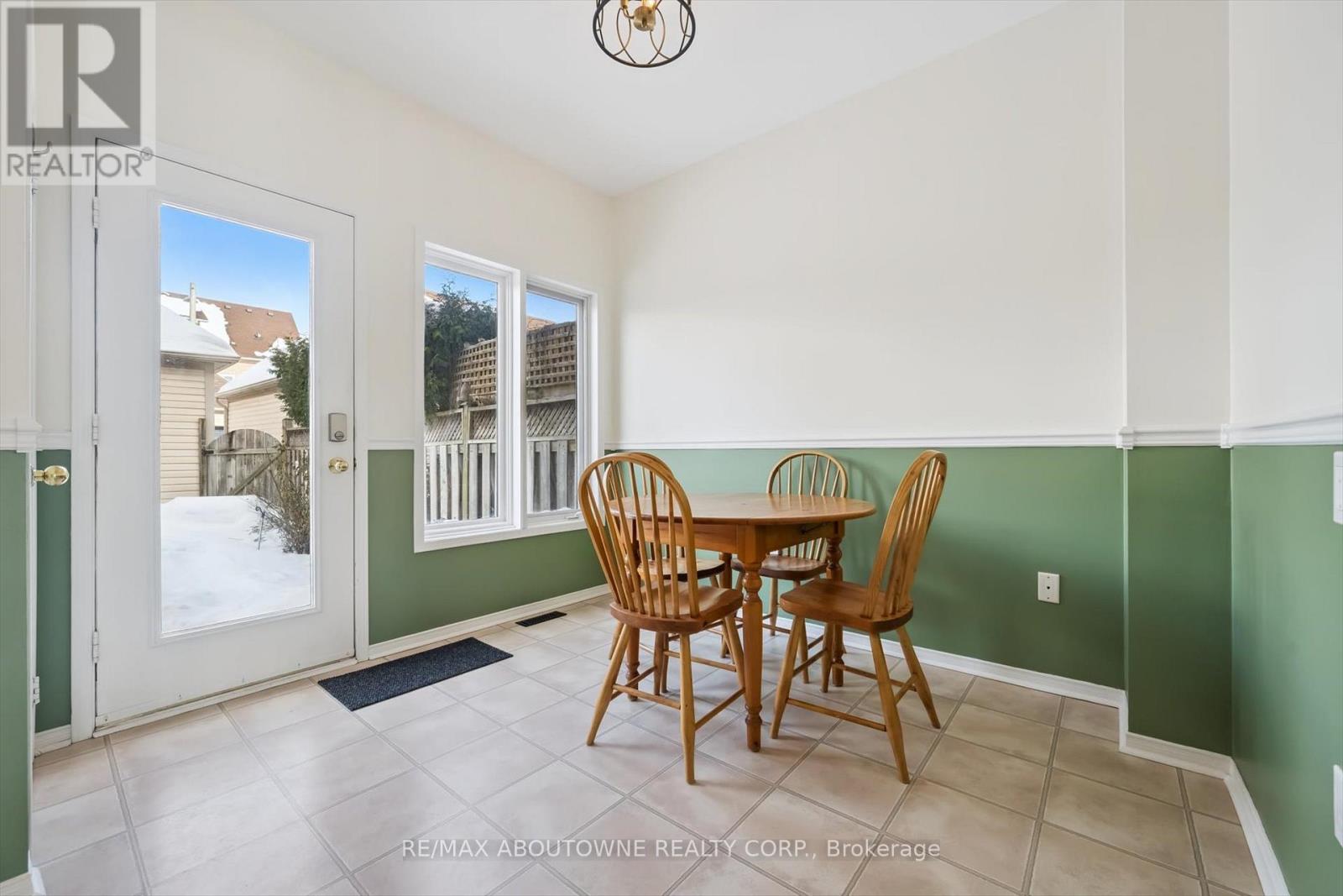 143 Glenashton Drive, Oakville, Ontario  L6H 6N2 - Photo 9 - W12801658