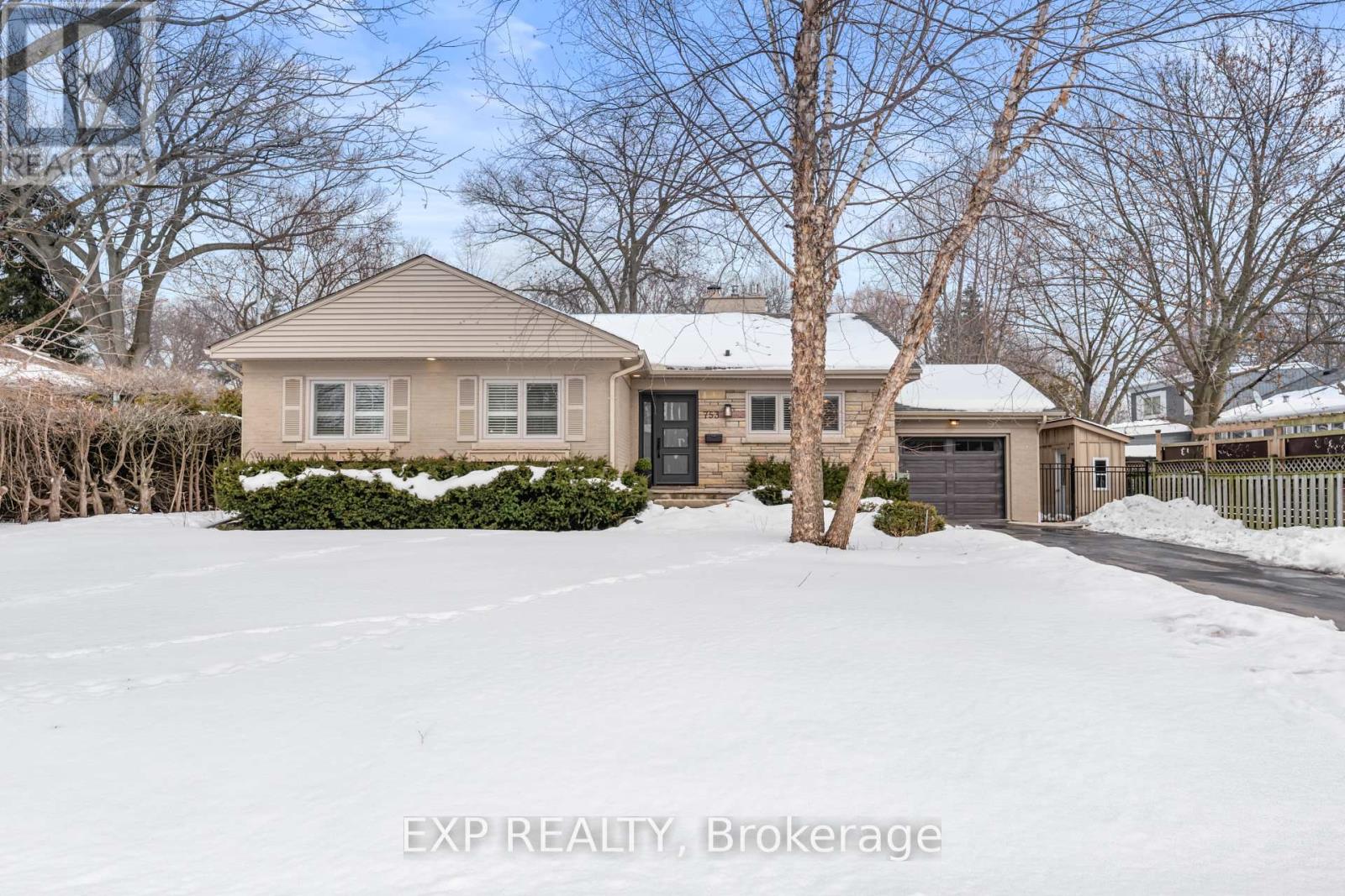 753 Kingsway Drive, Burlington, Ontario  L7T 3H6 - Photo 2 - W12801686