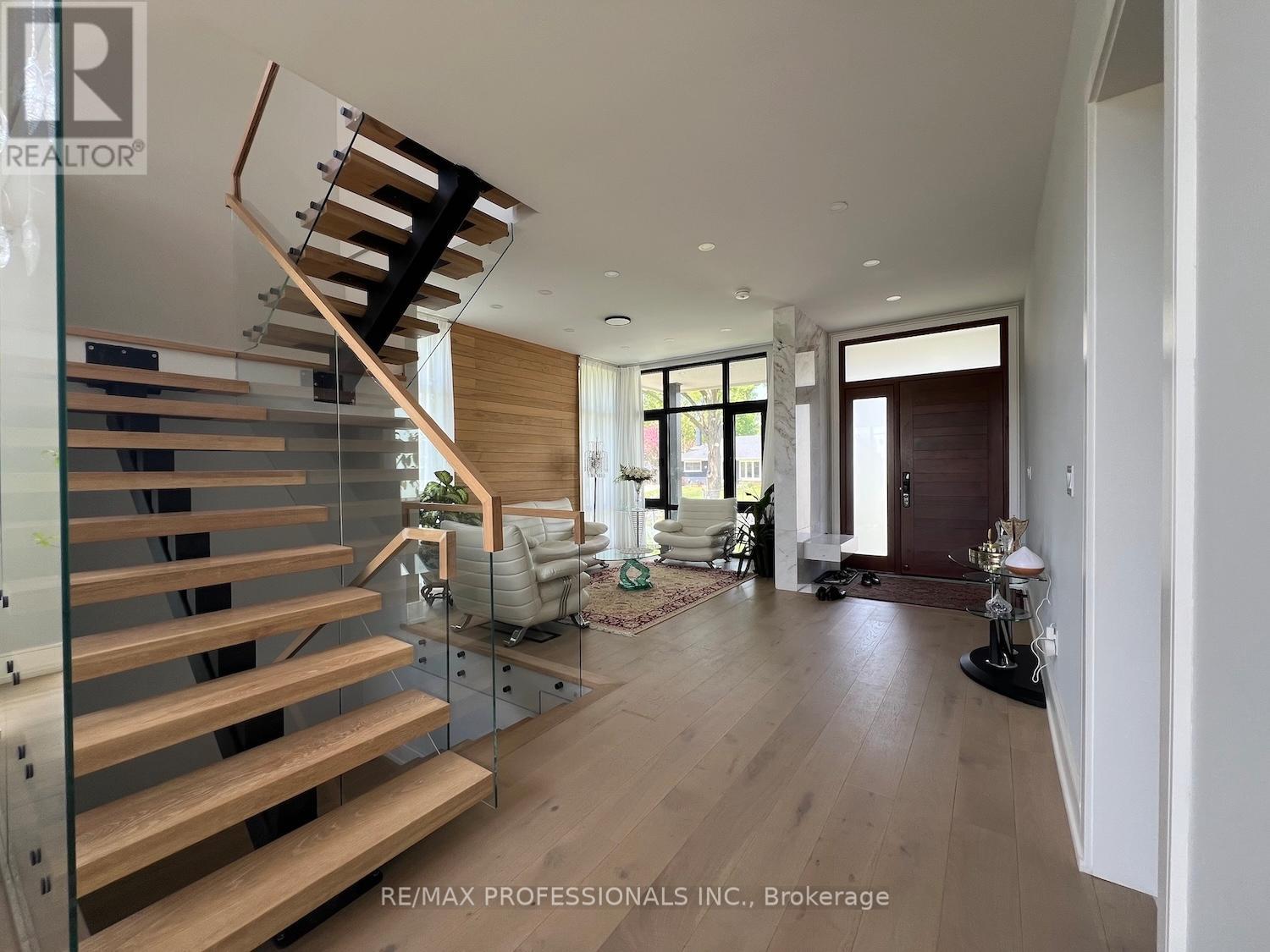 2206 Utely Road, Mississauga, Ontario  L5J 1X1 - Photo 3 - W12801708