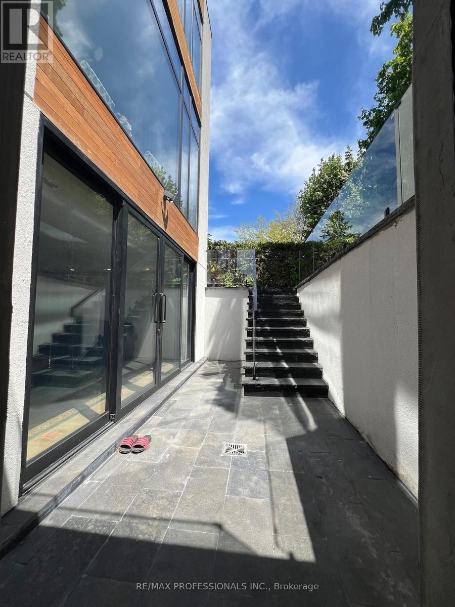 2206 Utely Road, Mississauga, Ontario  L5J 1X1 - Photo 42 - W12801708