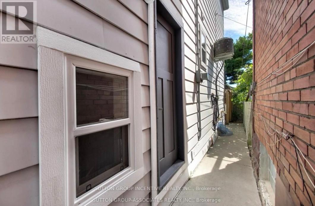 Lower - 97 Hatherley Road, Toronto, Ontario  M6E 1W3 - Photo 2 - W12801762