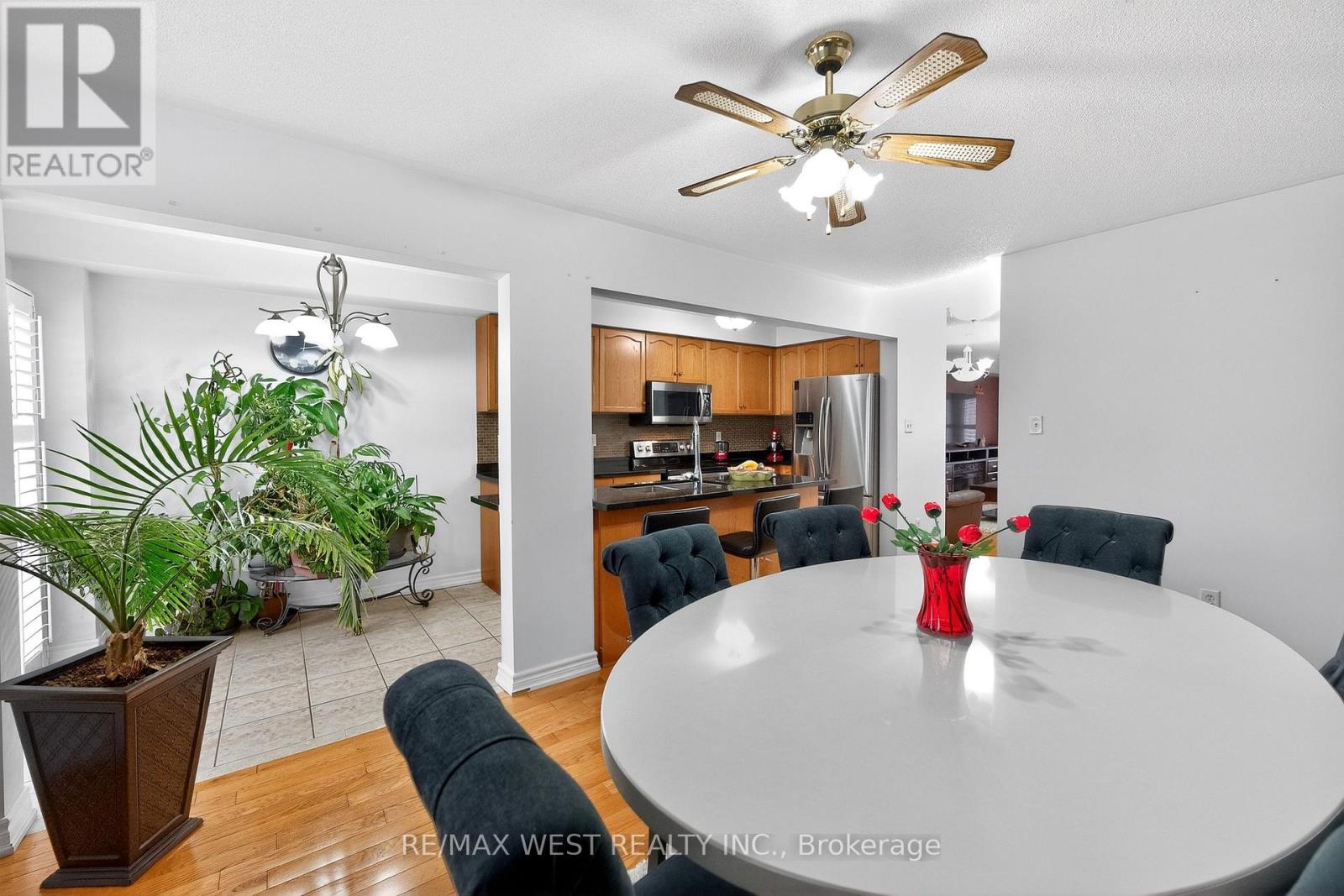 81 West Oak Crescent, Toronto, Ontario  M9N 3Z7 - Photo 12 - W12801766