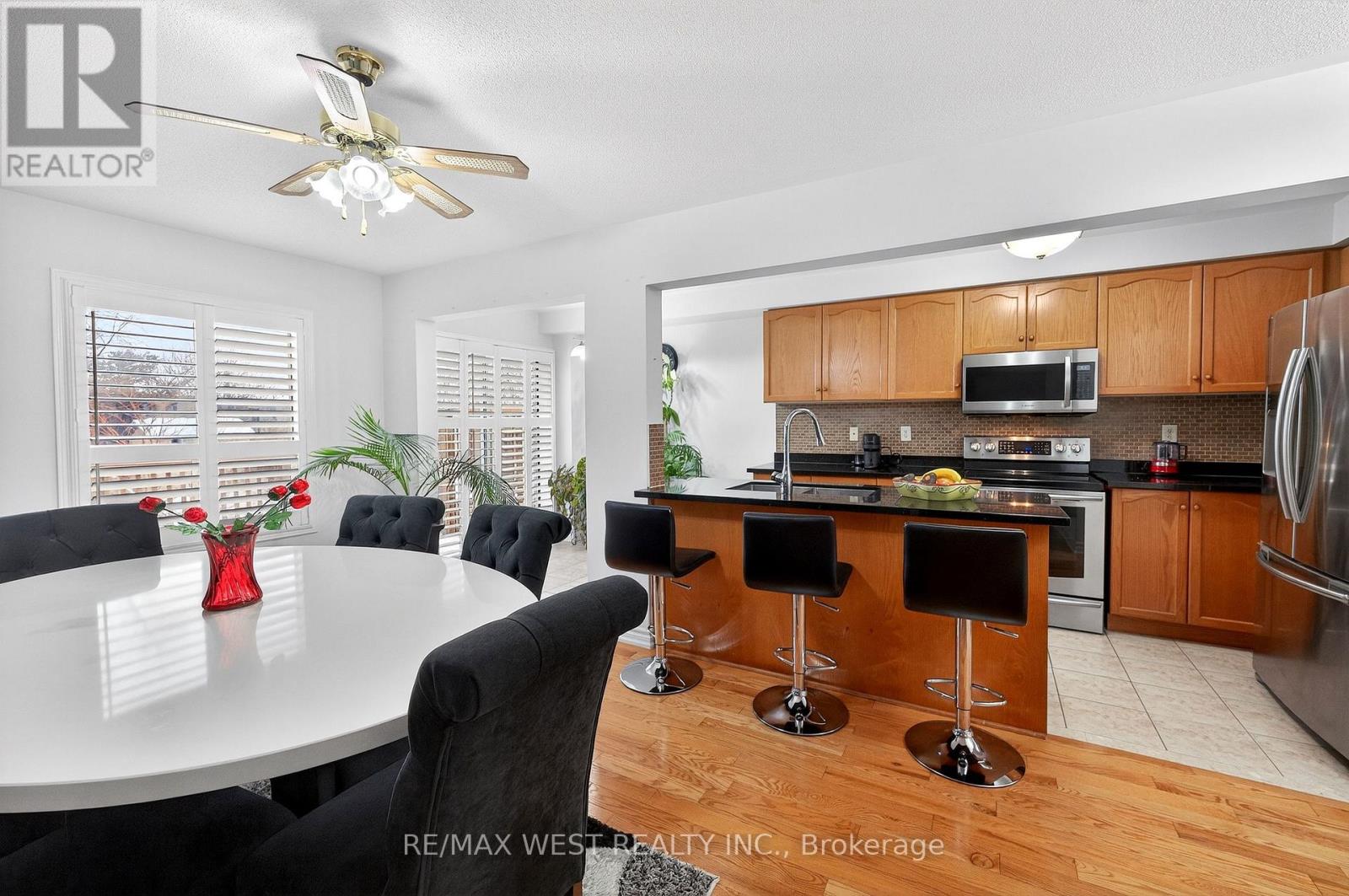 81 West Oak Crescent, Toronto, Ontario  M9N 3Z7 - Photo 13 - W12801766