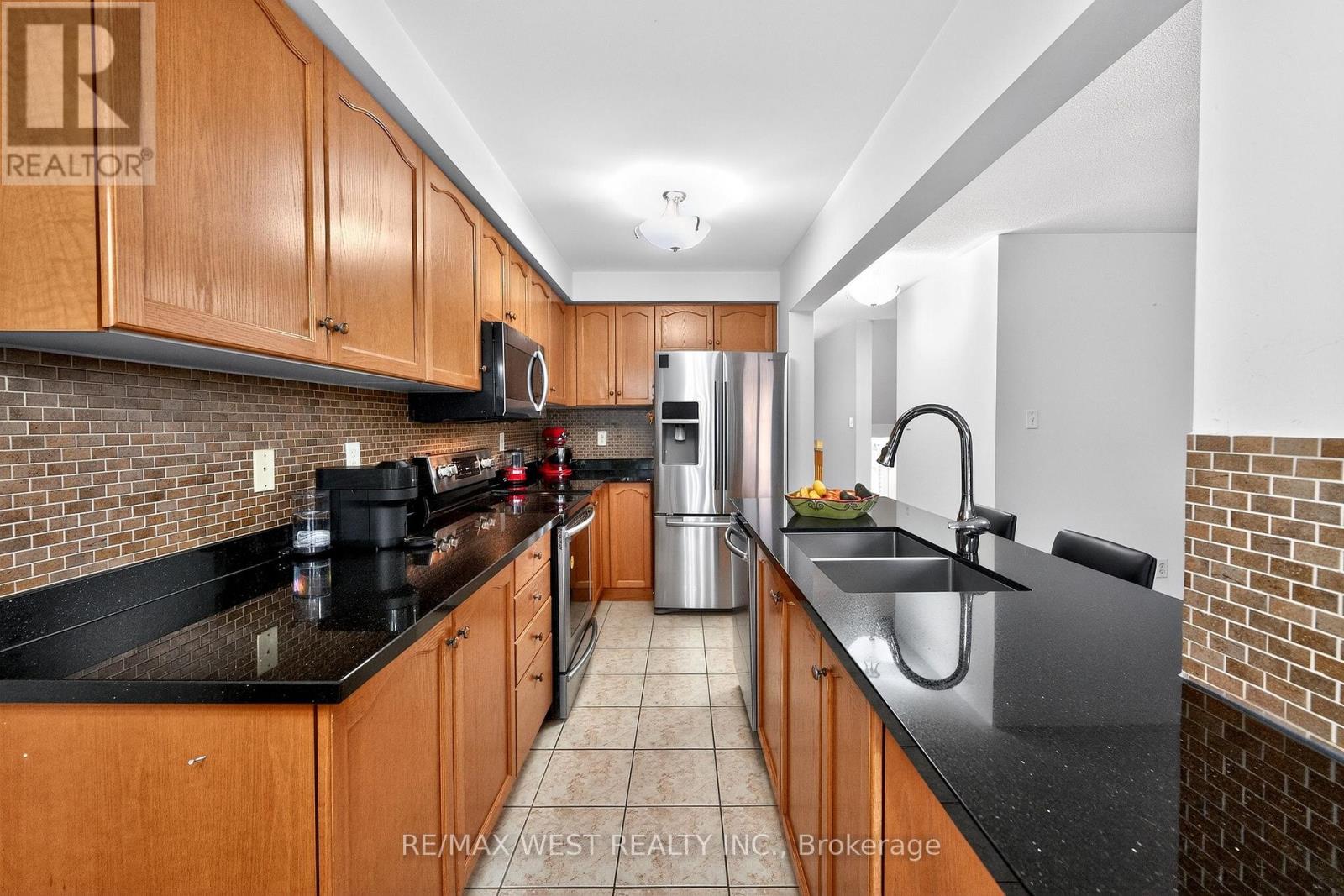 81 West Oak Crescent, Toronto, Ontario  M9N 3Z7 - Photo 14 - W12801766
