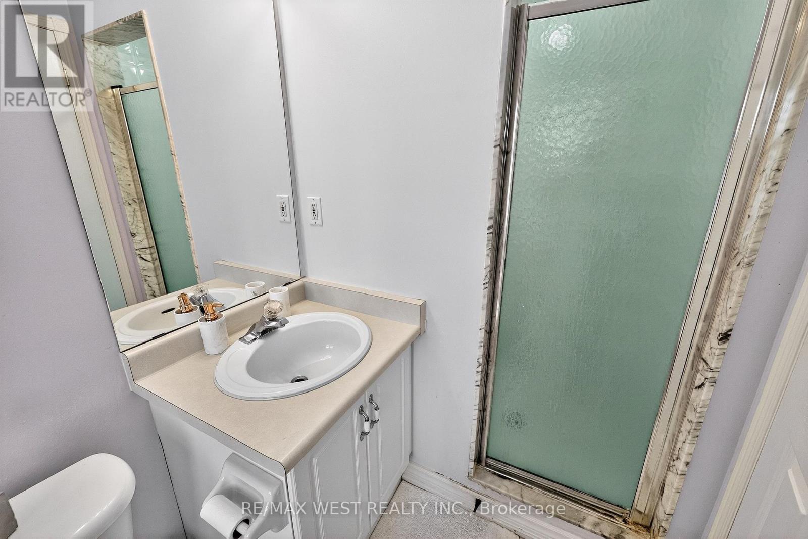 81 West Oak Crescent, Toronto, Ontario  M9N 3Z7 - Photo 24 - W12801766