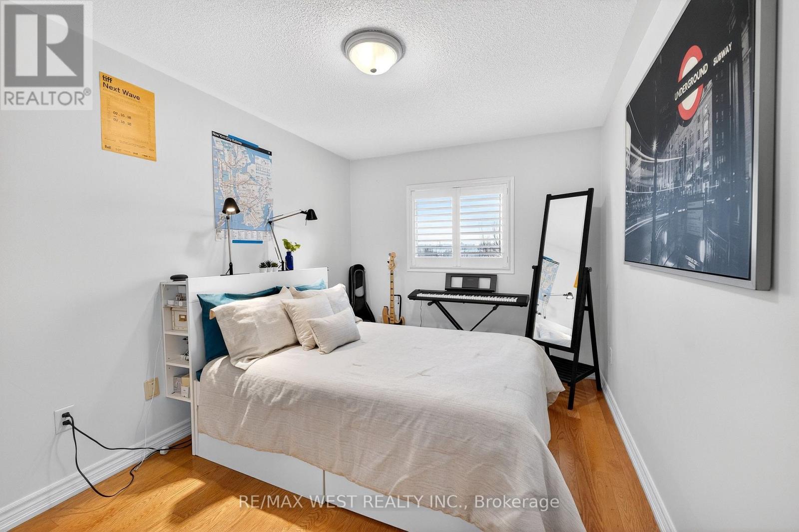 81 West Oak Crescent, Toronto, Ontario  M9N 3Z7 - Photo 25 - W12801766