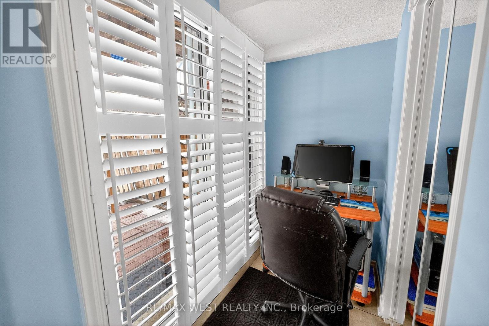 81 West Oak Crescent, Toronto, Ontario  M9N 3Z7 - Photo 32 - W12801766