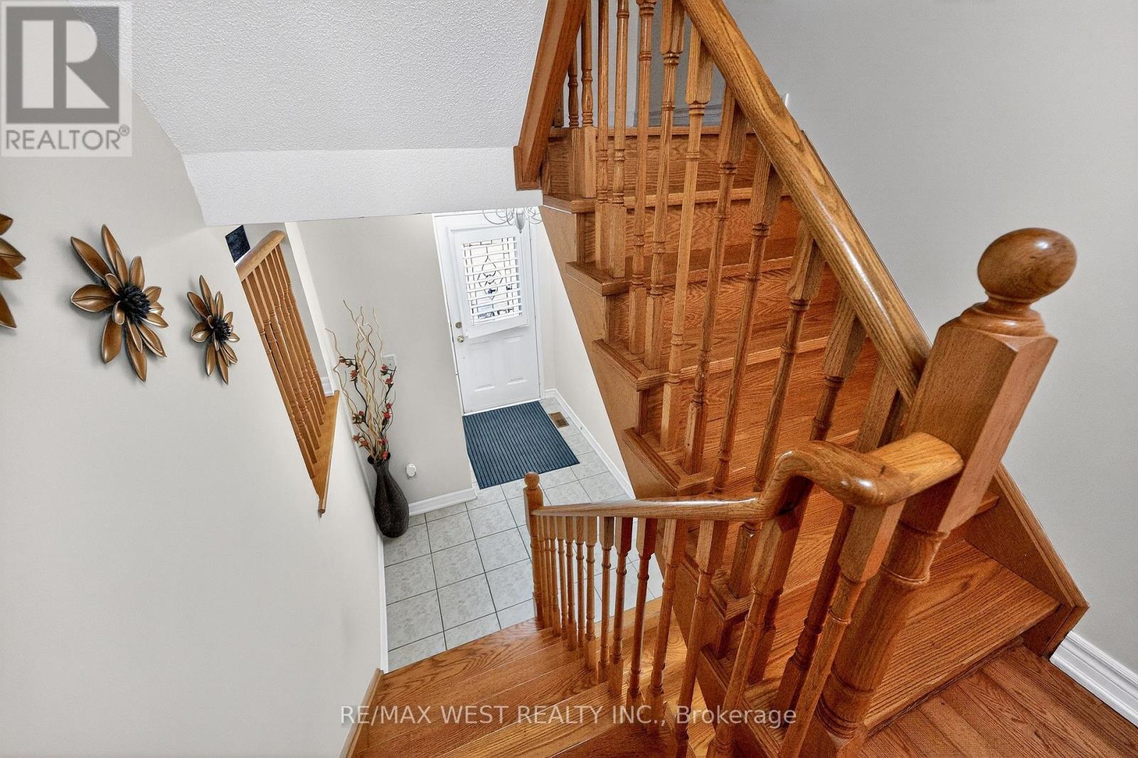 81 West Oak Crescent, Toronto, Ontario  M9N 3Z7 - Photo 5 - W12801766