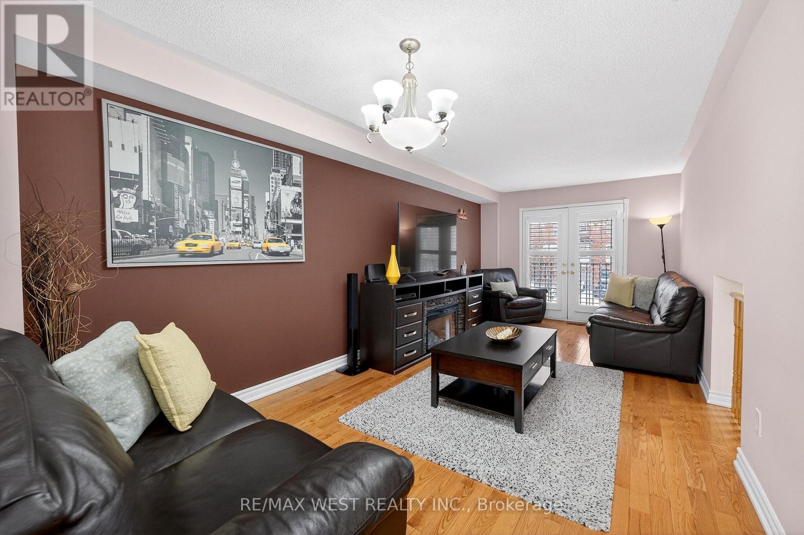 81 West Oak Crescent, Toronto, Ontario  M9N 3Z7 - Photo 6 - W12801766