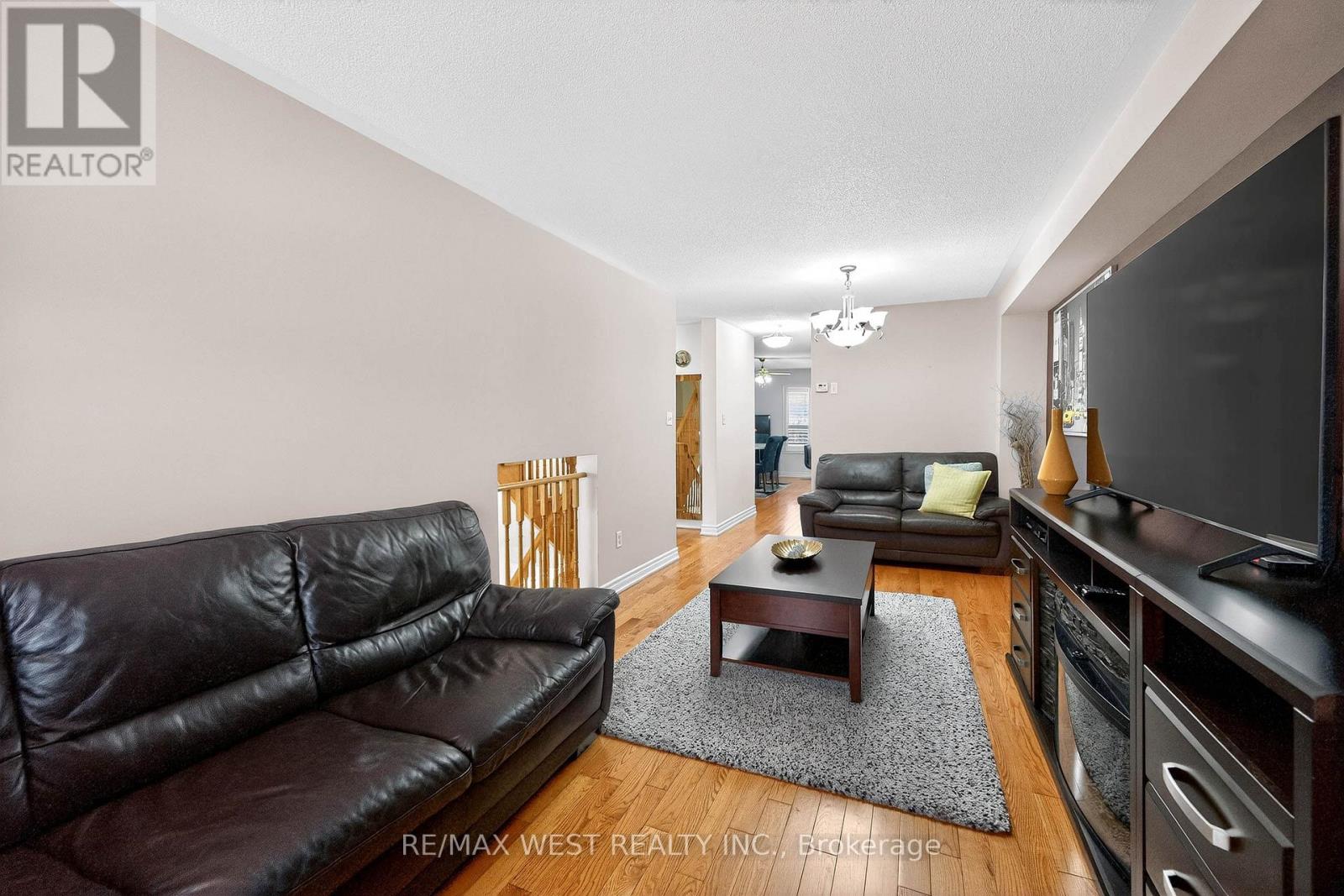 81 West Oak Crescent, Toronto, Ontario  M9N 3Z7 - Photo 8 - W12801766
