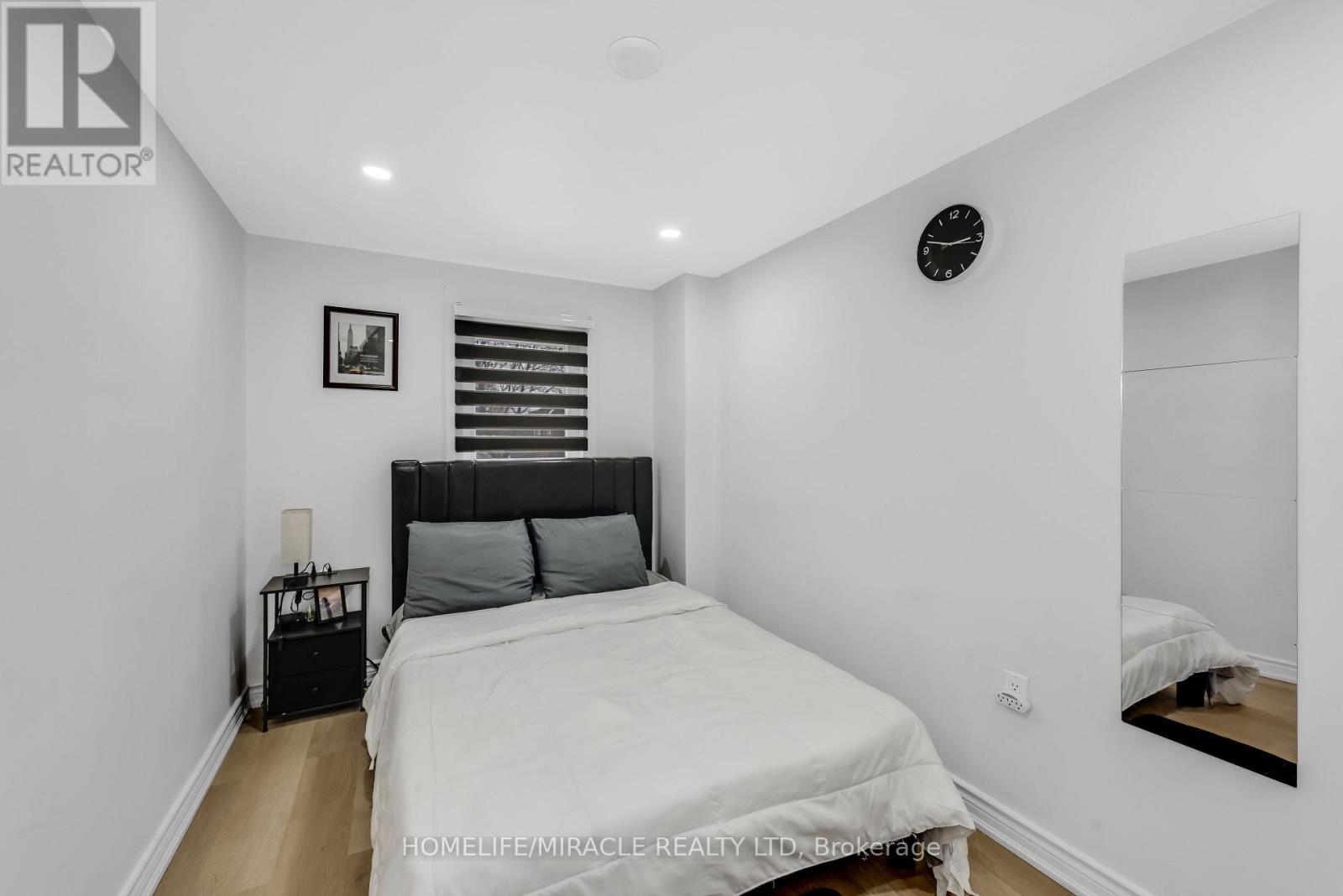 195 Randi Road, Mississauga, Ontario  L5A 1V6 - Photo 24 - W12801796