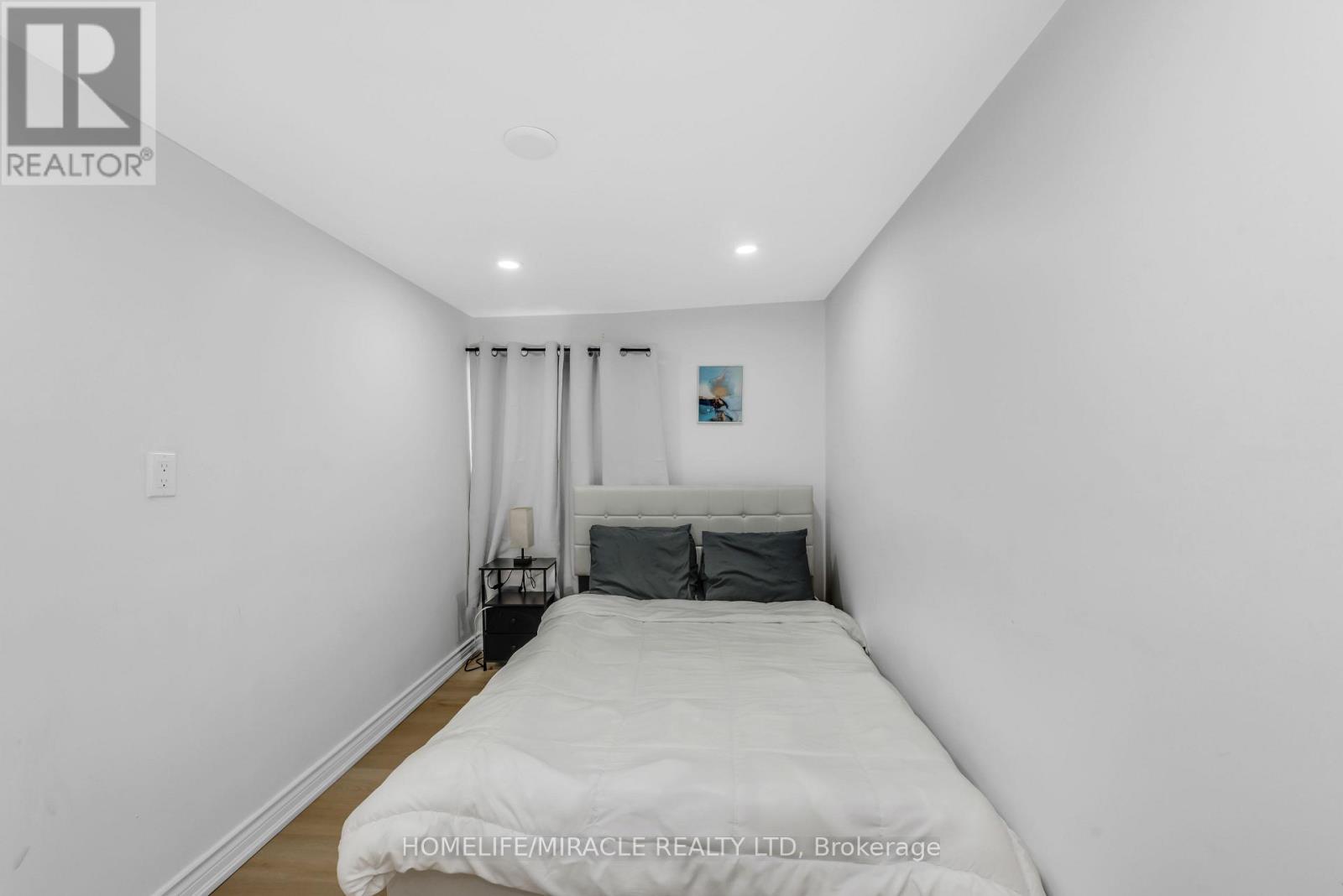 195 Randi Road, Mississauga, Ontario  L5A 1V6 - Photo 28 - W12801796