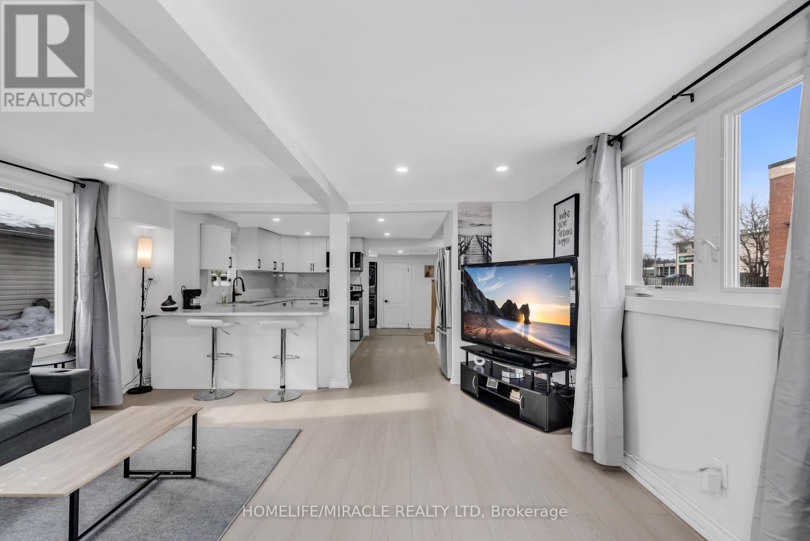 195 Randi Road, Mississauga, Ontario  L5A 1V6 - Photo 3 - W12801796