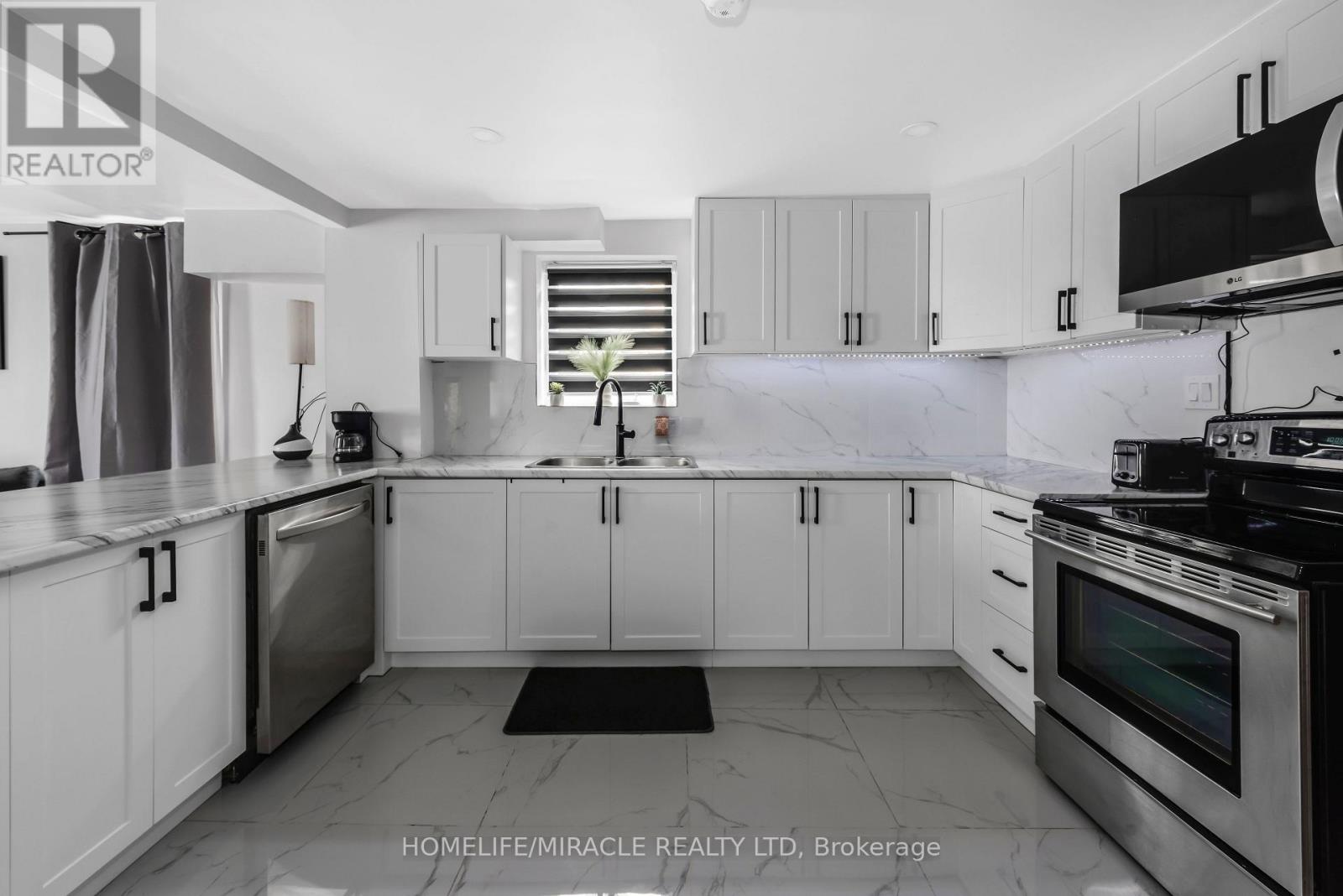 195 Randi Road, Mississauga, Ontario  L5A 1V6 - Photo 33 - W12801796