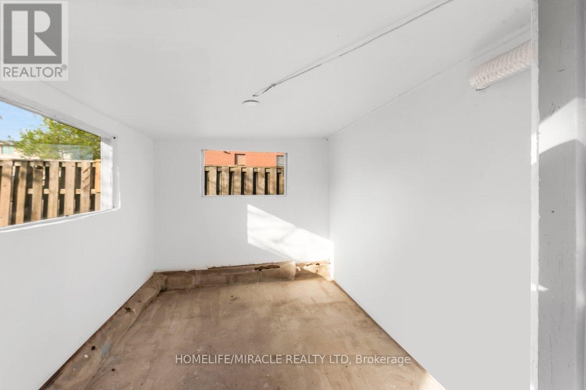 195 Randi Road, Mississauga, Ontario  L5A 1V6 - Photo 37 - W12801796