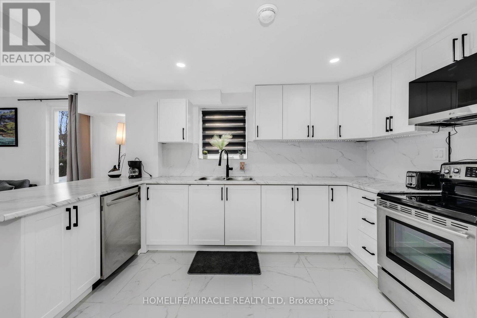 195 Randi Road, Mississauga, Ontario  L5A 1V6 - Photo 9 - W12801796