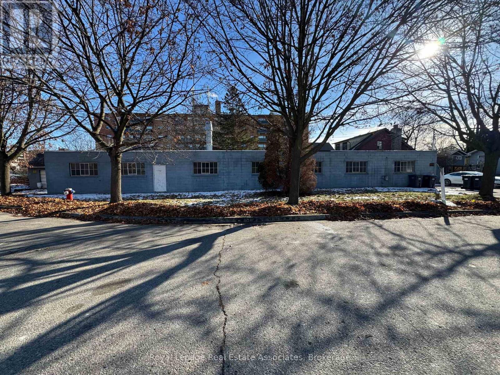 #rear - 1089 Seneca Avenue, Mississauga (Port Credit), Ontario  L5G 3X4 - Photo 13 - W12801800