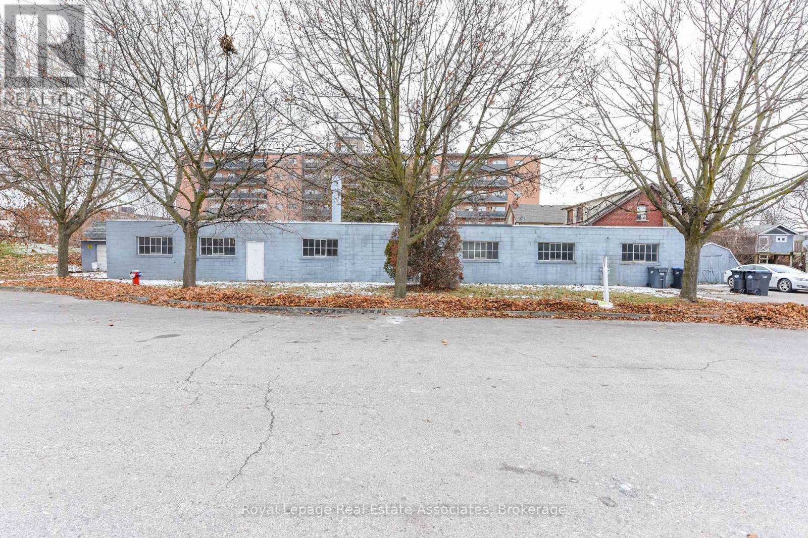 #rear - 1089 Seneca Avenue, Mississauga (Port Credit), Ontario  L5G 3X4 - Photo 3 - W12801800