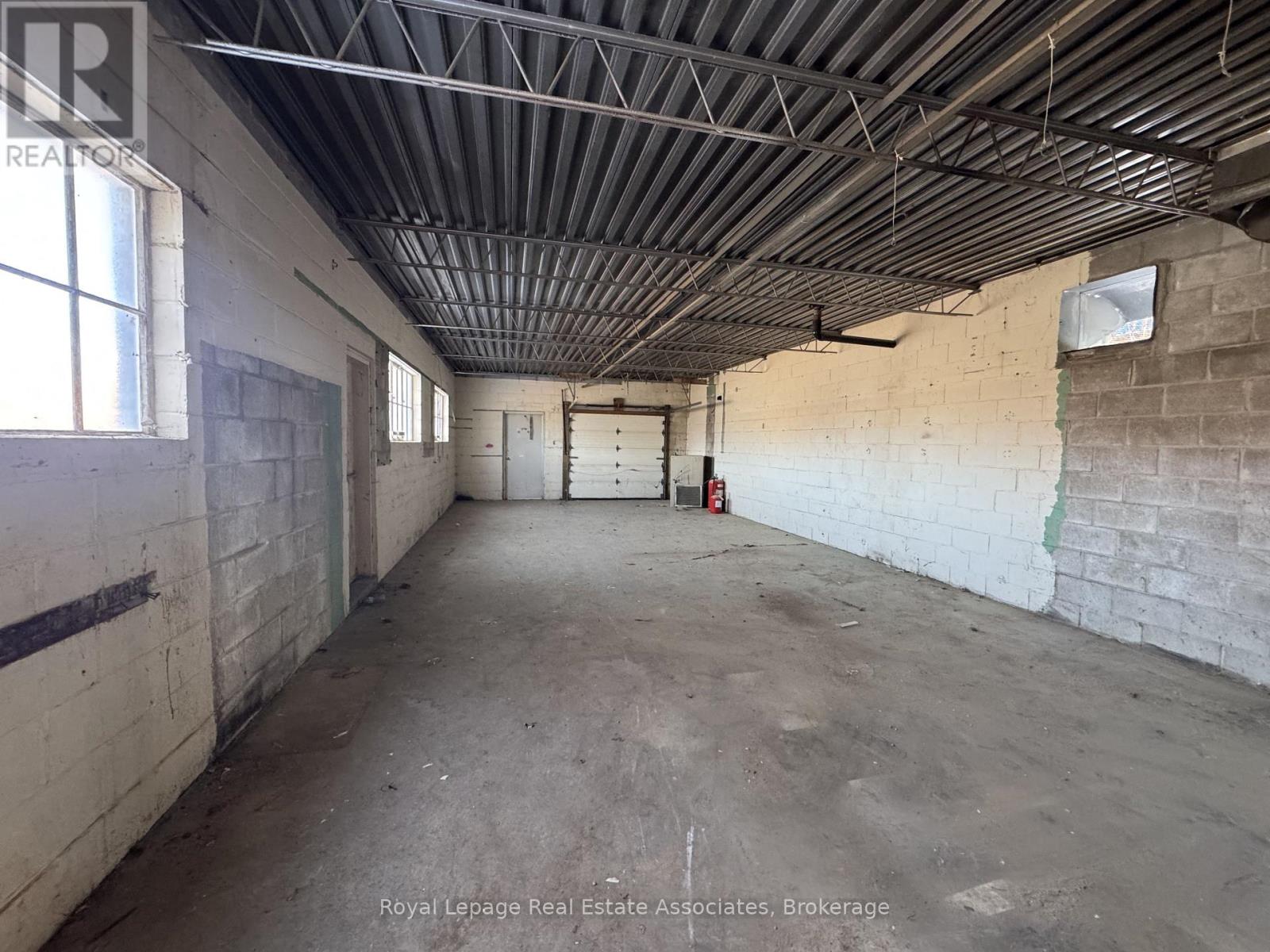 #rear - 1089 Seneca Avenue, Mississauga (Port Credit), Ontario  L5G 3X4 - Photo 7 - W12801800