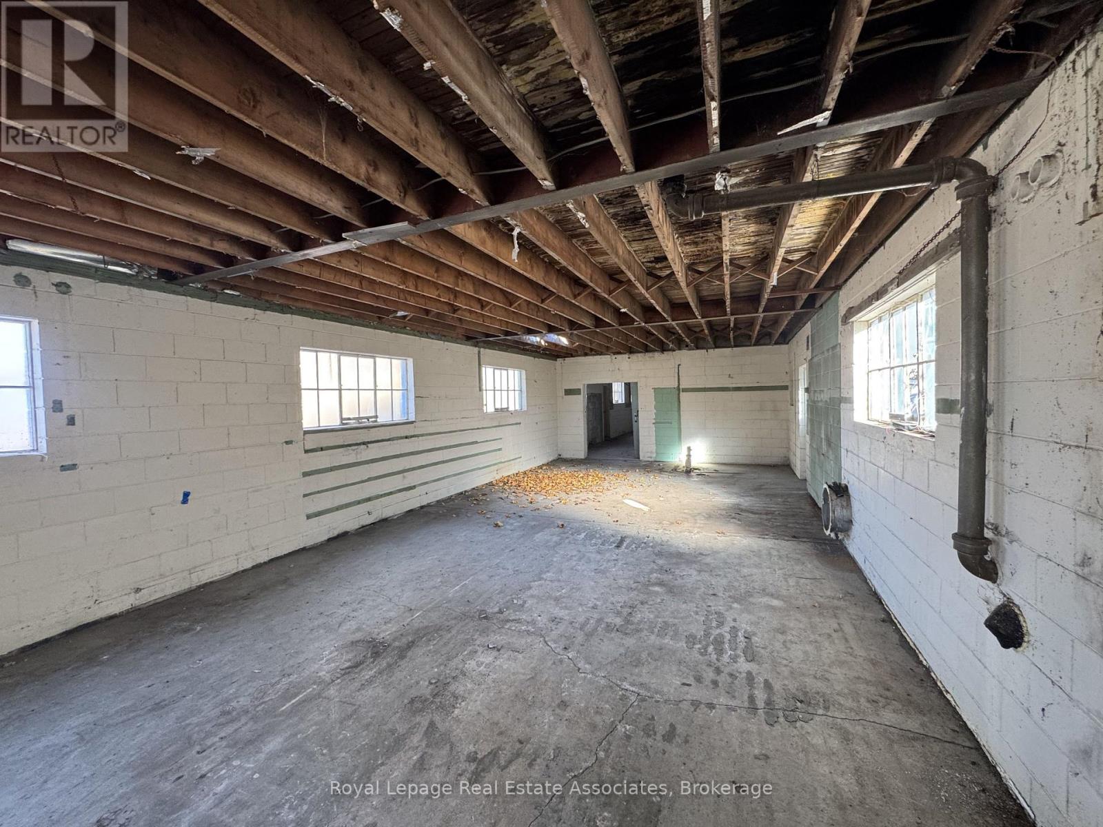 #rear - 1089 Seneca Avenue, Mississauga (Port Credit), Ontario  L5G 3X4 - Photo 9 - W12801800