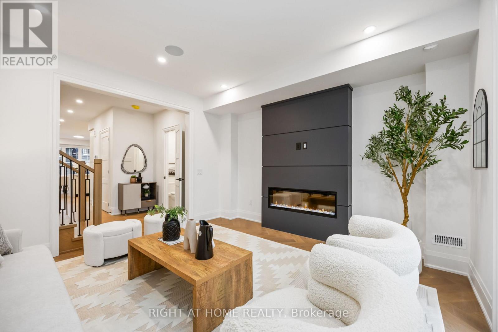 34a Morningside Avenue, Toronto, Ontario  M6S 1C4 - Photo 9 - W12801830