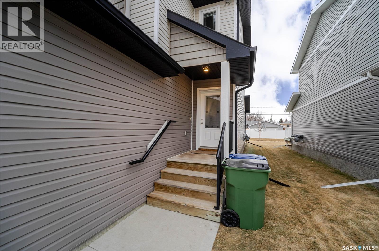 402 940 Bradley Street, Moose Jaw, Saskatchewan  S6H 3M4 - Photo 2 - SK028861