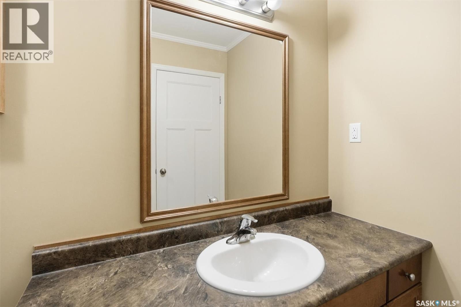 806 1022 Hampton Circle, Saskatoon, Saskatchewan  S7R 0K3 - Photo 25 - SK028790