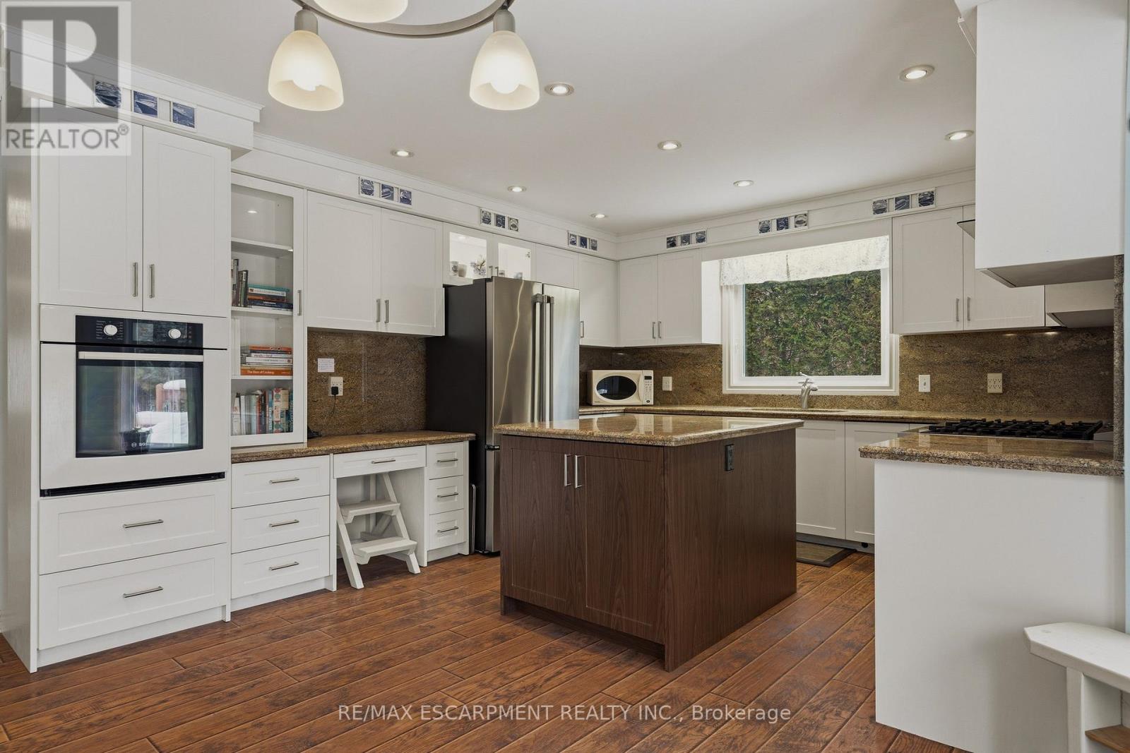 141 Garden Avenue, Hamilton, Ontario  L9G 4V9 - Photo 11 - X12801562