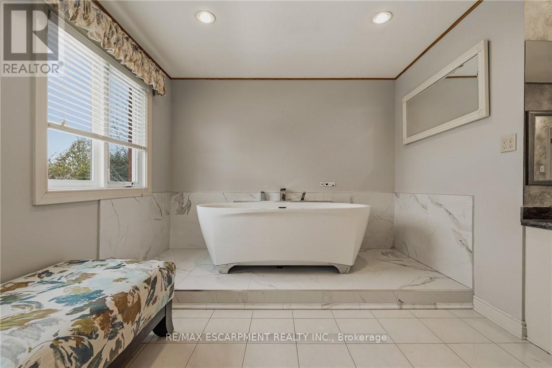 141 Garden Avenue, Hamilton, Ontario  L9G 4V9 - Photo 28 - X12801562