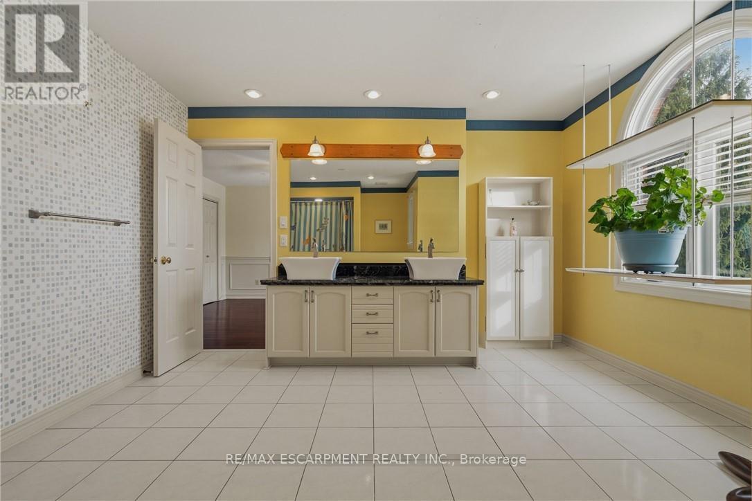 141 Garden Avenue, Hamilton, Ontario  L9G 4V9 - Photo 33 - X12801562