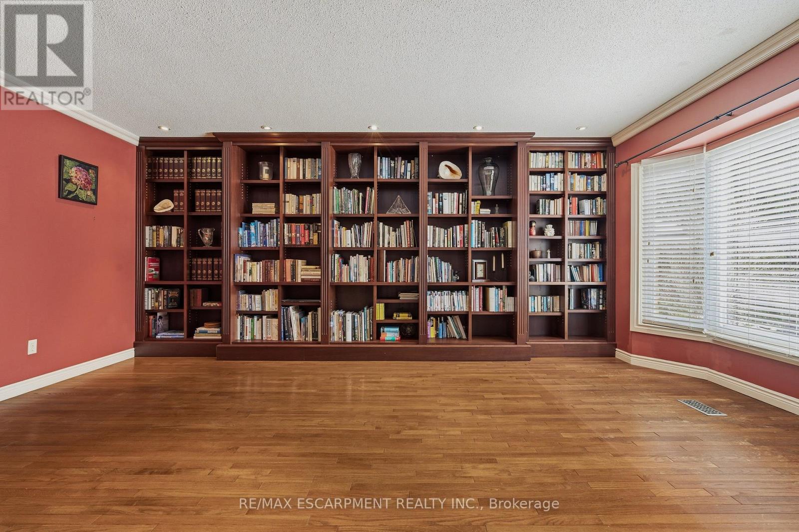 141 Garden Avenue, Hamilton, Ontario  L9G 4V9 - Photo 4 - X12801562