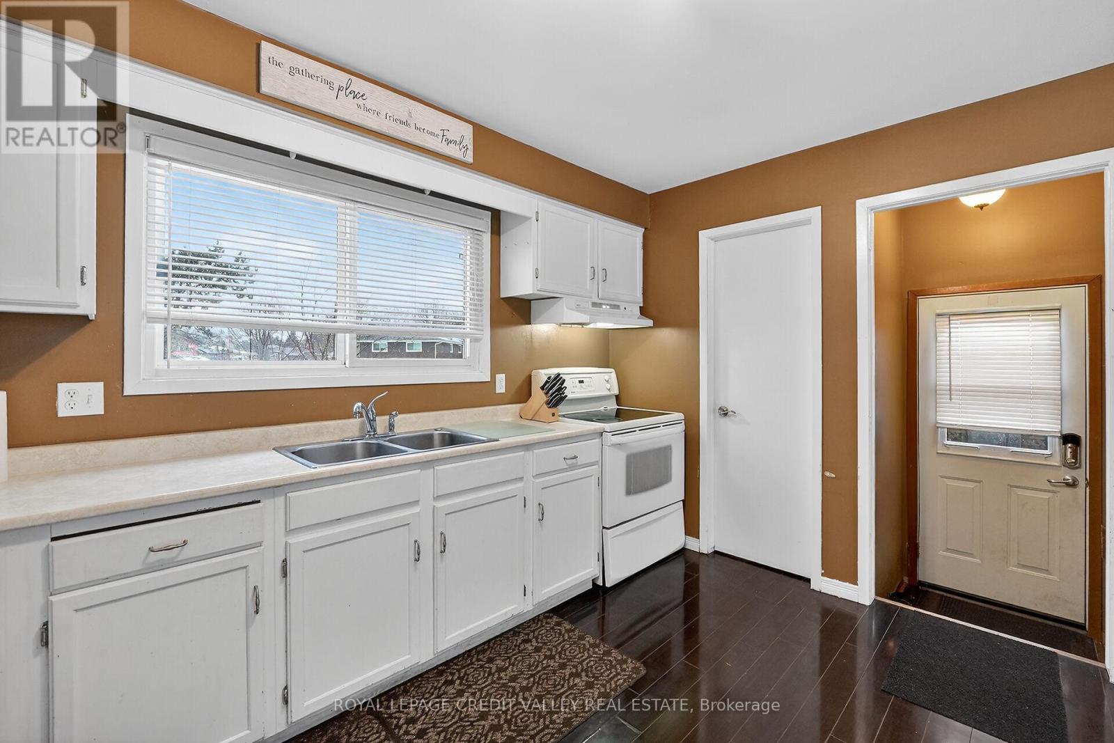 20 Nottingham Court, Welland, Ontario  L3C 5X5 - Photo 5 - X12801580