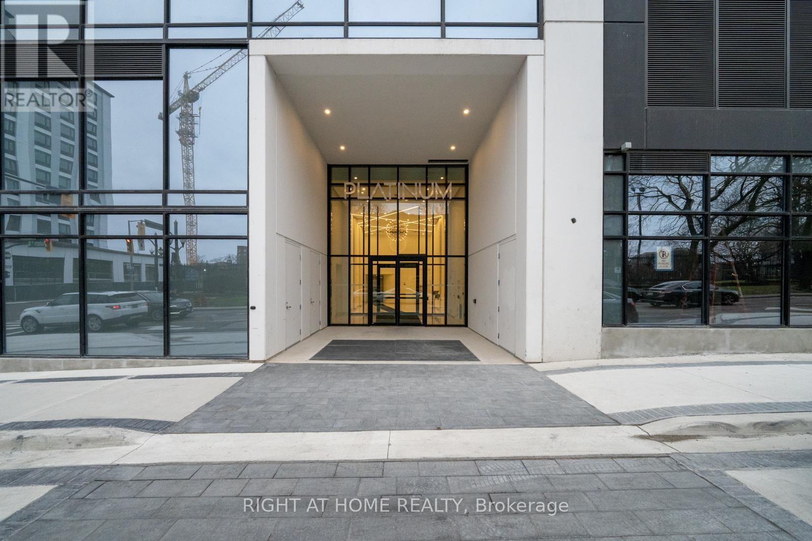 807 - 15 Queen Street S, Hamilton, Ontario  L8P 0C6 - Photo 2 - X12801696