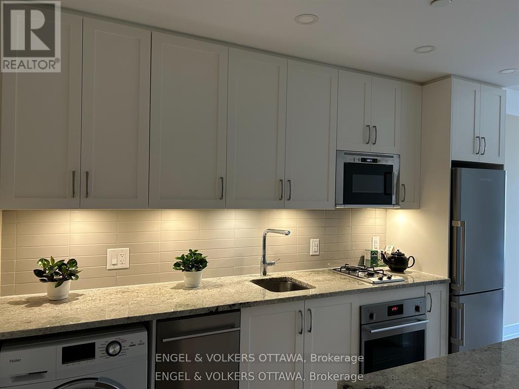 303 - 60 Springhurst Avenue, Ottawa, Ontario  K1S 5V7 - Photo 2 - X12741772